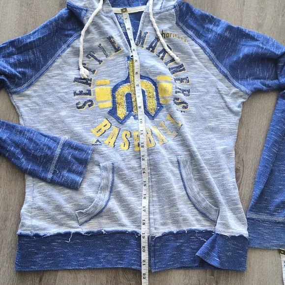 Authentic Seattle Mariners Zip-up - Picture 6 of 8
